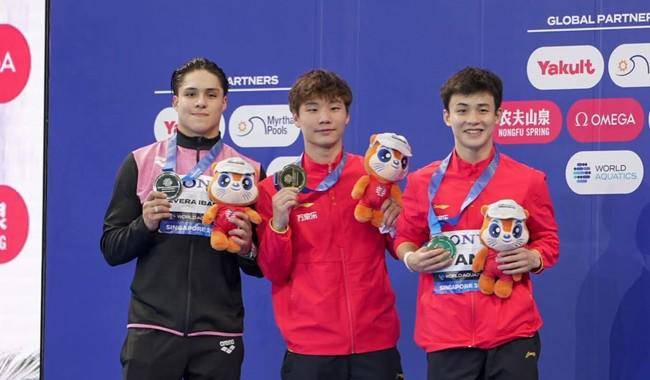 Osmar Olvera logra su segunda plata en el Mundial de Deportes Acuáticos Singapur 2025