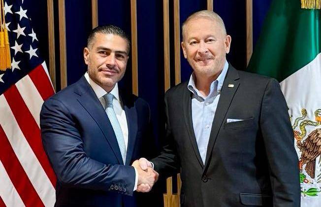 Omar García Harfuch, Secretario de Seguridad, y Ronald Johnson, embajador de Estados Unidos en México.