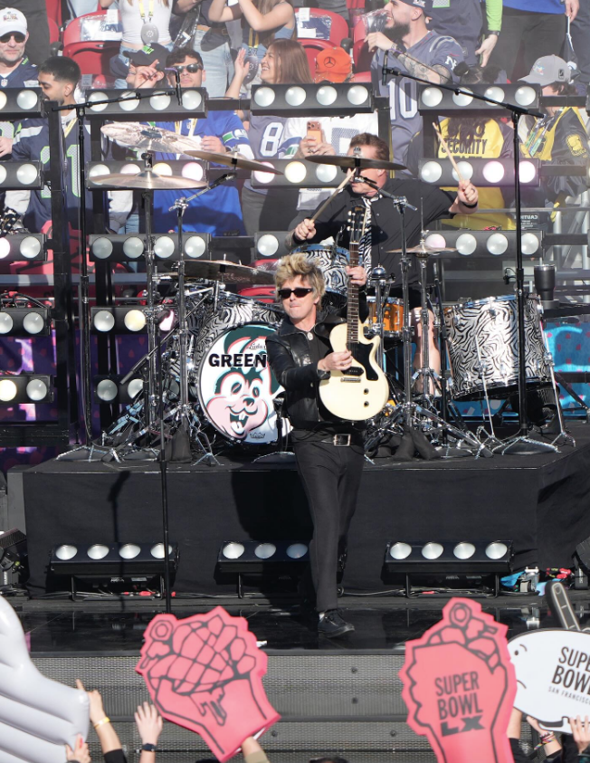 $!Abre el punk rock de Green Day la fiesta del Super Bowl LX