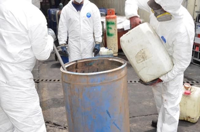 $!FGR incinera más de 1.5 millones de pastillas de fentanilo y toneladas de químicos en Sinaloa