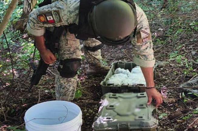 Ejército Mexicano aseguró 100 artefactos explosivos artesanales en un operativo en zona rural de Elota.
