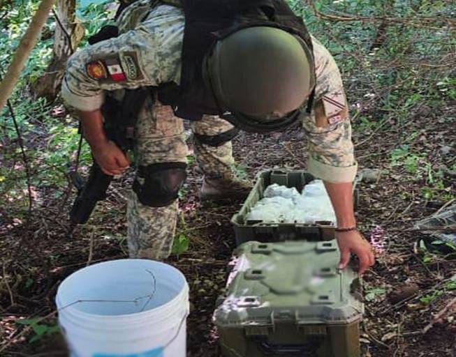 Ejército asegura 100 explosivos improvisados durante operativo en Elota