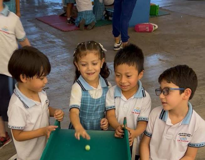 Juegan y aprenden alumnos de Cadi Las Américas en la Feria de las Matemáticas