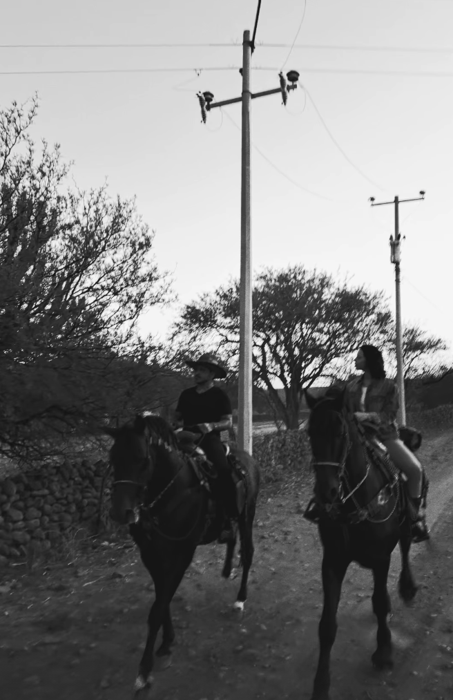 $!Desmiente Christian Nodal rumores de separación, con una imagen en sus redes sociales