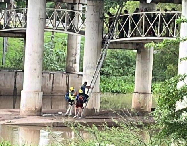 Joven es rescatado tras ser arrojado al río Tamazula; estaba atado de pies y manos