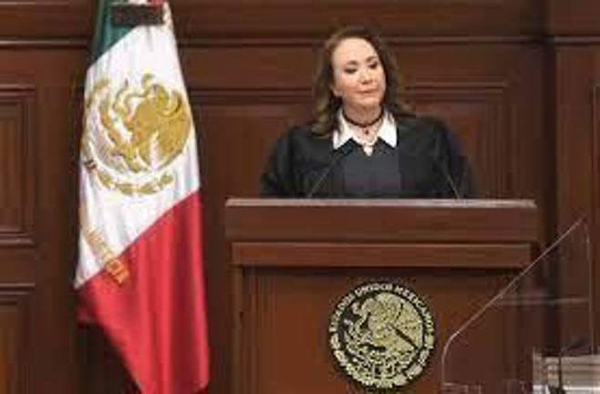 La Ministra Yasmín Esquivel Mossa había tramitado un amparo contra la UNAM.