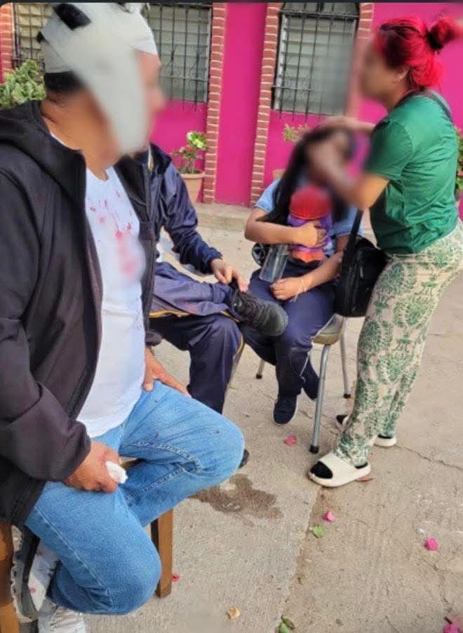 $!Resultan heridos padre e hijos tras quedar entre balacera en Terranova, Culiacán
