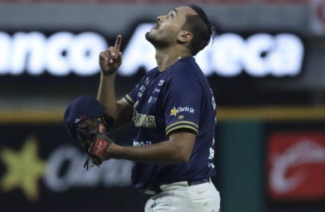 Zoe Carrillo es un hombre de fe.