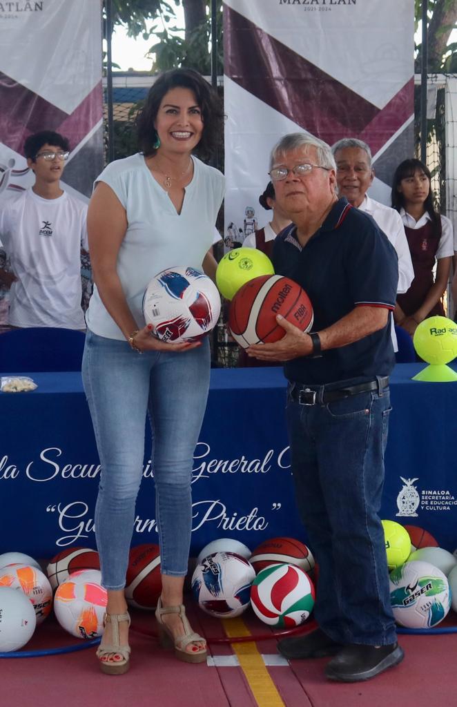 $!Entregan premio a la mejor escuela de la Olimpiada Deportiva Estudiantil