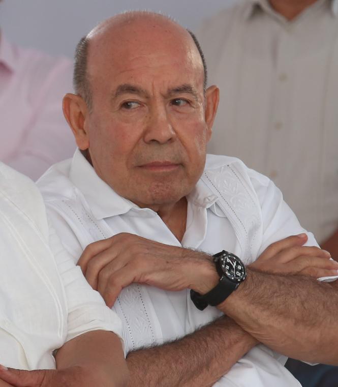$!Reaparece Juan S. Millán, en Mazatlán; asiste a colocación de primera piedra de un proyecto inmobiliario
