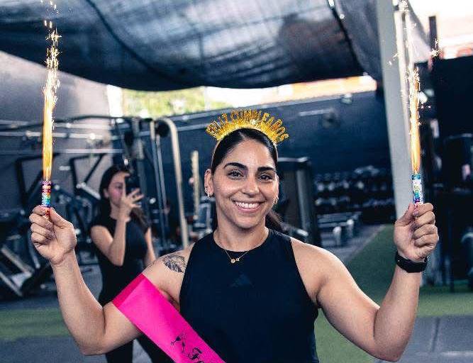 Emotivo festejo recibe la coach Iriana Rivas por su cumpleaños