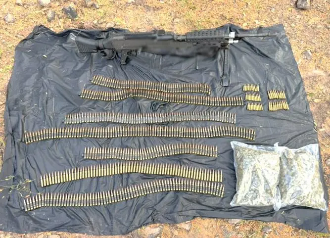 $!Asegura Ejército ametralladora, 530 cartuchos y marihuana en Carboneras, Culiacán