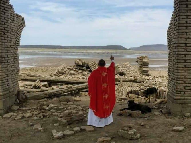 $!Con misa en las ruinas de El Mahone, en la presa Miguel Hidalgo, imploran por lluvias