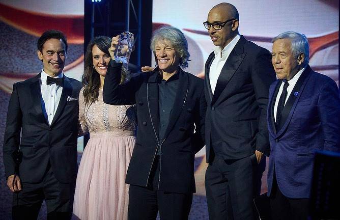 Bon Jovi es reconocido como ‘Persona del año 2024’ en gala previa a los Grammy