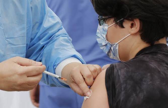 Siete niños serán vacunados contra el coronavirus en el IMSS.