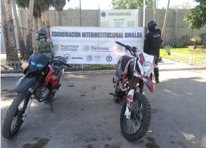 $!Aseguran camioneta robada y motocicletas con placas alteradas tras operativos