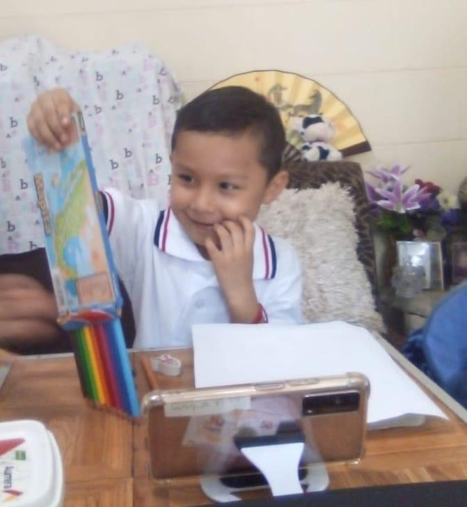 $!Diego tomó su primera clase del ciclo escolar 2021-2022 virtual.
