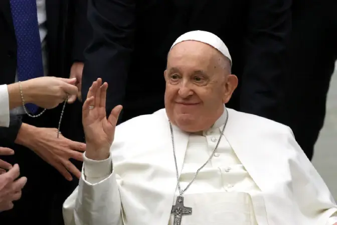 Papa Francisco saldrá mañana del hospital tras recibir el alta médica