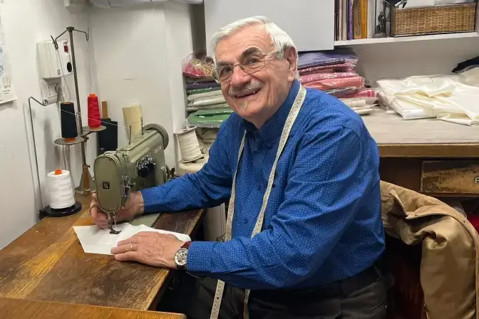 Casi lista sotana para próximo Papa; sastre realizó tres tallas diferentes