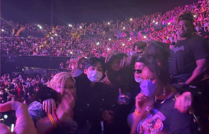 Se conocen por fin BTS y Lizzo en el concierto de Harry Styles