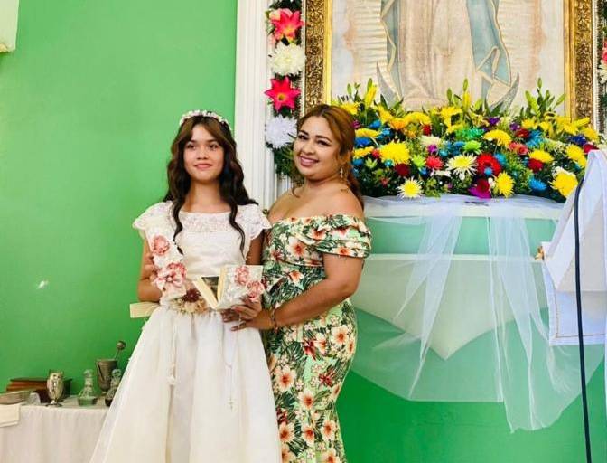 Realizan su primera comunión Paloma y Nahomy