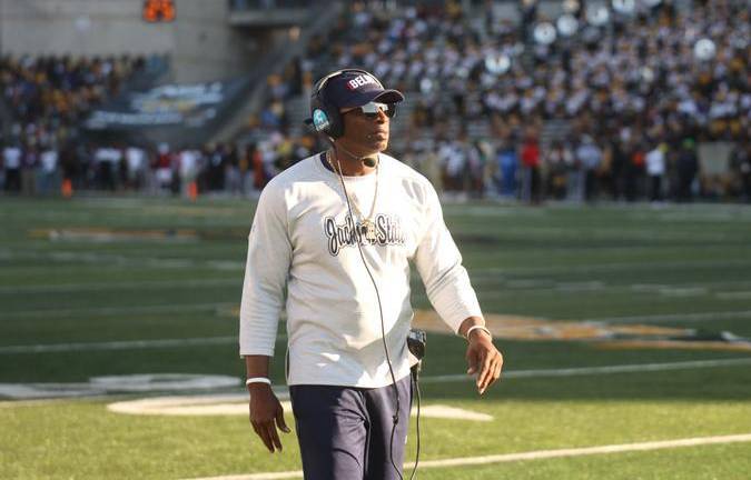 Deion Sanders tiene un nuevo desafío en puerta.