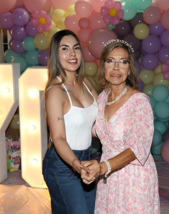 $!Perla Nuño y María Esther.