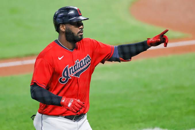 Franmil Reyes estaría fuera hasta julio por los Indios de Cleveland