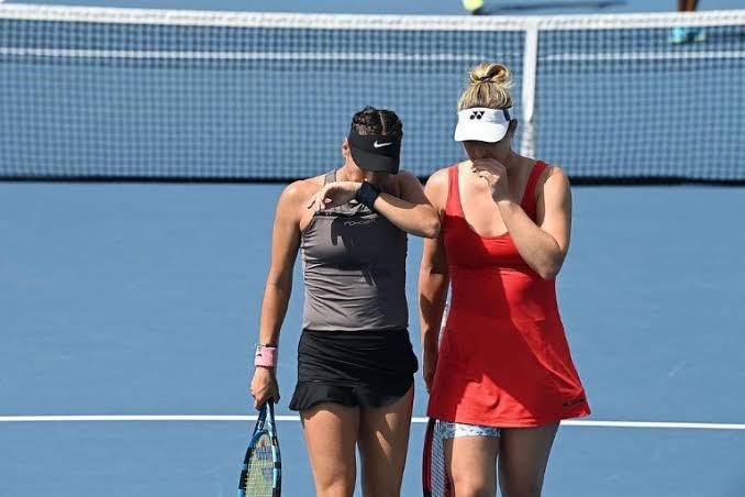 Giuliana Olmos cae en el Sydney Tennis Classic 2022 junto a Gabriela Dabrowski