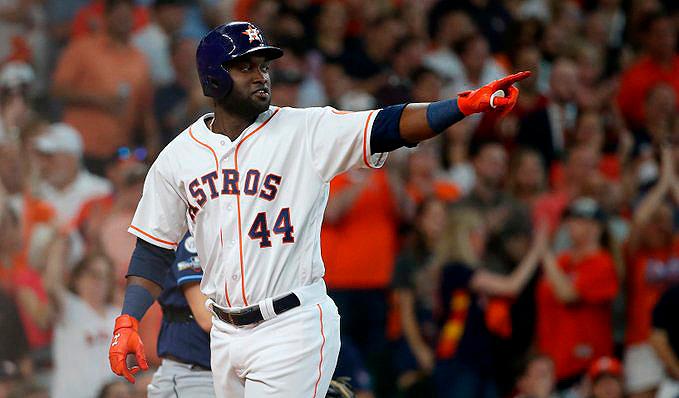 Pegan los Astros primero