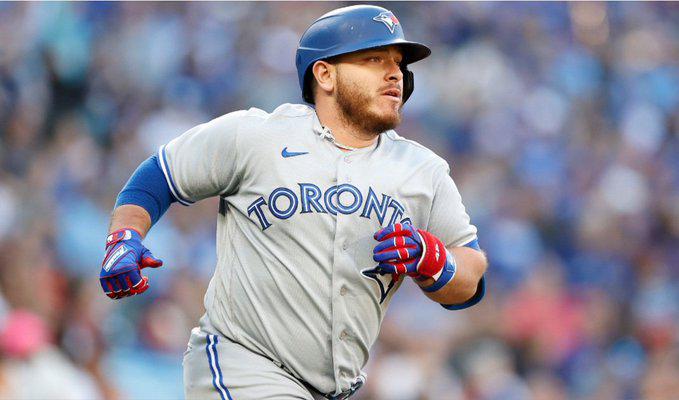 Alejandro Kirk abre el camino a la victoria para los Azulejos de Toronto