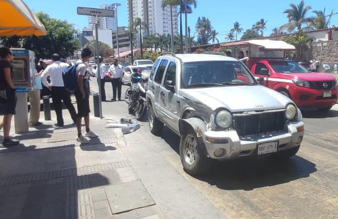 $!En Mazatlán, muere motociclista tras fuerte choque en la Zona Dorada