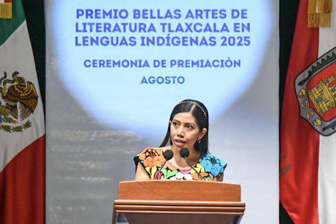 Recibe Andrea Lorenzo el Premio Bellas Artes en Lenguas Indígenas