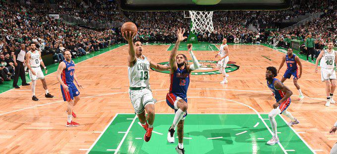 Tatum consigue 38 y Celtics aplastan a Pistons