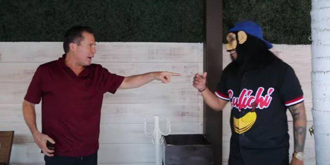 $!Julio César Chávez hace divertida visita al titular del Isde y se cobra una de las que le hizo