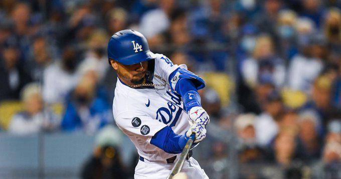 Mookie Betts jonroneó.