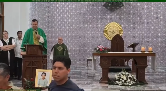 Celebración de misa en Los Mochis cuando ocurrió un enfrentamiento armado.