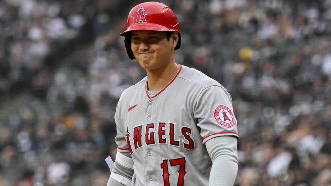 $!Shohei Ohtani deja juego por molestias en la ingle