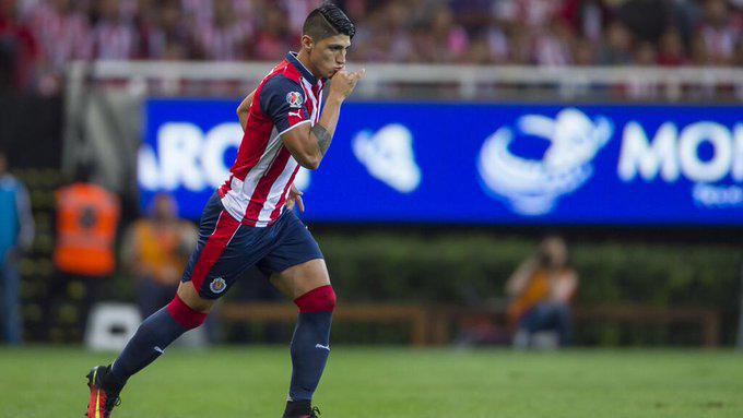 $!Alan Pulido está cerca de volver a Chivas
