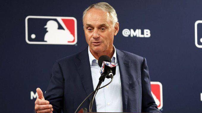 A pesar de la incertidumbre en las negociaciones, el comisionado de MLB confía en que sí se juegue en 2027.