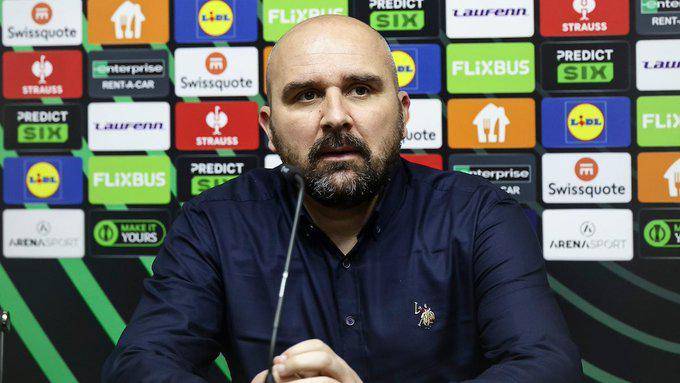 Murió un director técnico en medio de un partido