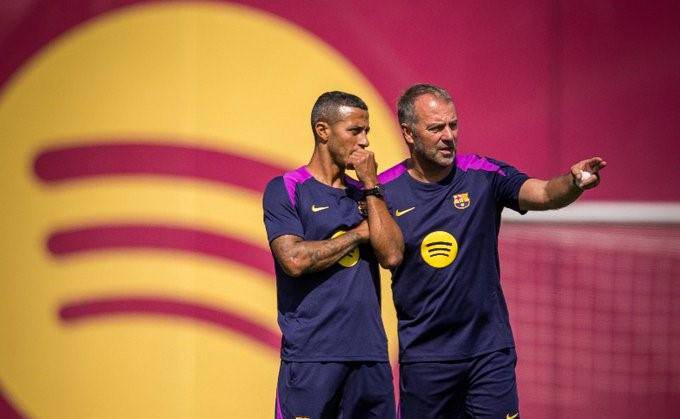 La UEFA suspende la sanción a Flick, que podrá dirigir al Barcelona ante el Newcastle