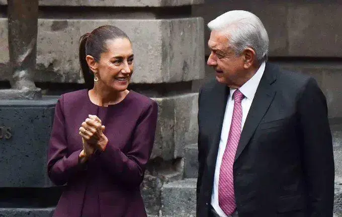 Andrés Manuel López Obrador publicó un ensayo político en el que reiteró su respaldo sin condiciones a la Presidenta Claudia Sheinbaum Pardo.