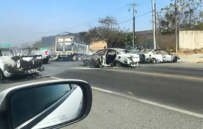 Bloqueos carreteros registrados tras el abatimiento de Nemesio Oseguera Cervantes, “El Mencho”, líder del Cártel de Jalisco Nueva Generación.