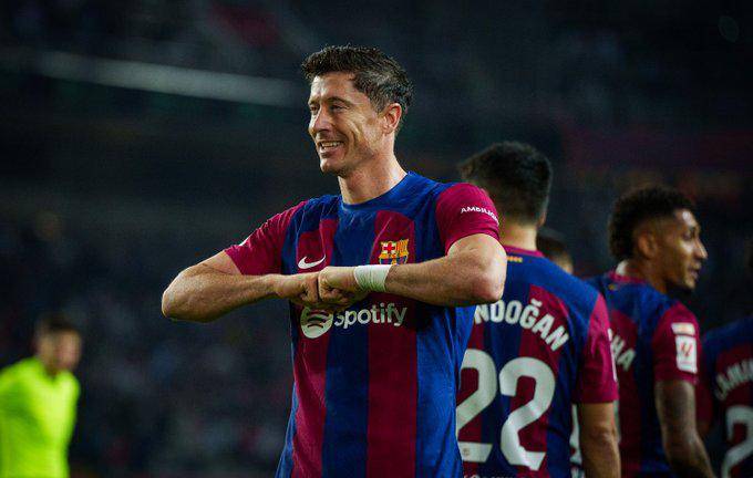 Lewandowski evita otro susto para el Barcelona