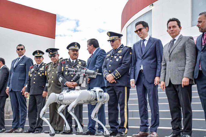 $!Zacatecas presenta ‘perro robot’ armado que usará en operativos de seguridad