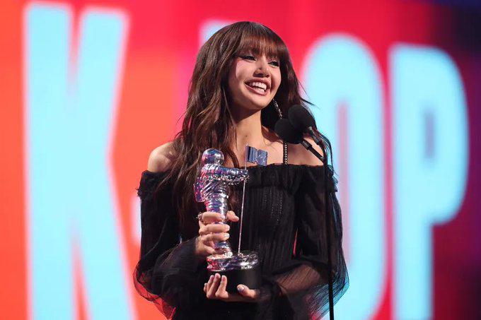 $!Lisa ganó a Mejor K-Pop.