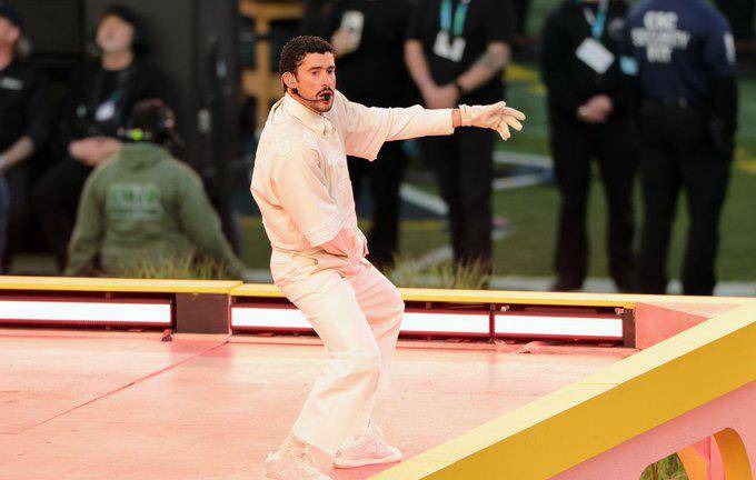 Donald Trump, calificó el espectáculo de medio tiempo del cantante Bad Bunny en el Super Bowl, como “una bofetada” a su país.