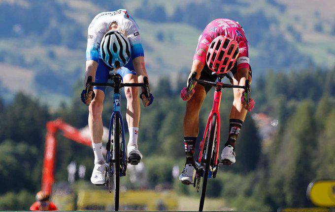 Magnus Cort Nielsen vuela en Megéve, para apuntarse la décima etapa del Tour de Francia