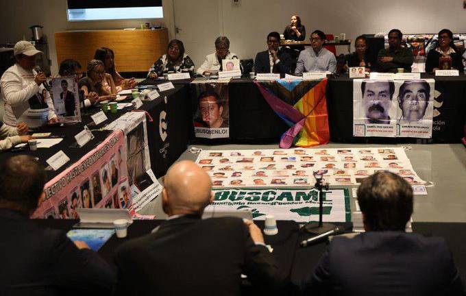 Volker Türk, Alto Comisionado de la ONU para los Derechos Humanos, se reunió en México con colectivos de búsqueda y legisladores.